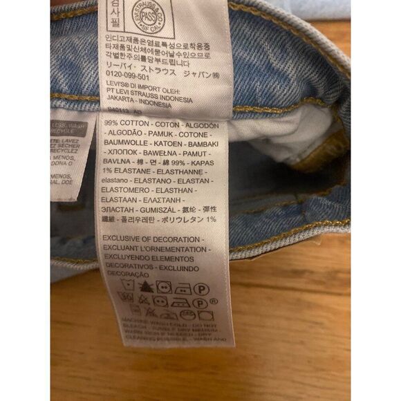 Levi's women's Light Wash button fly high rise 31W x 32L cotton jeans - Picture 6 of 11